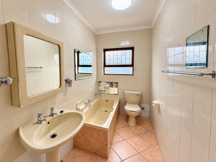 4 Bedroom Property for Sale in Bothasig Western Cape